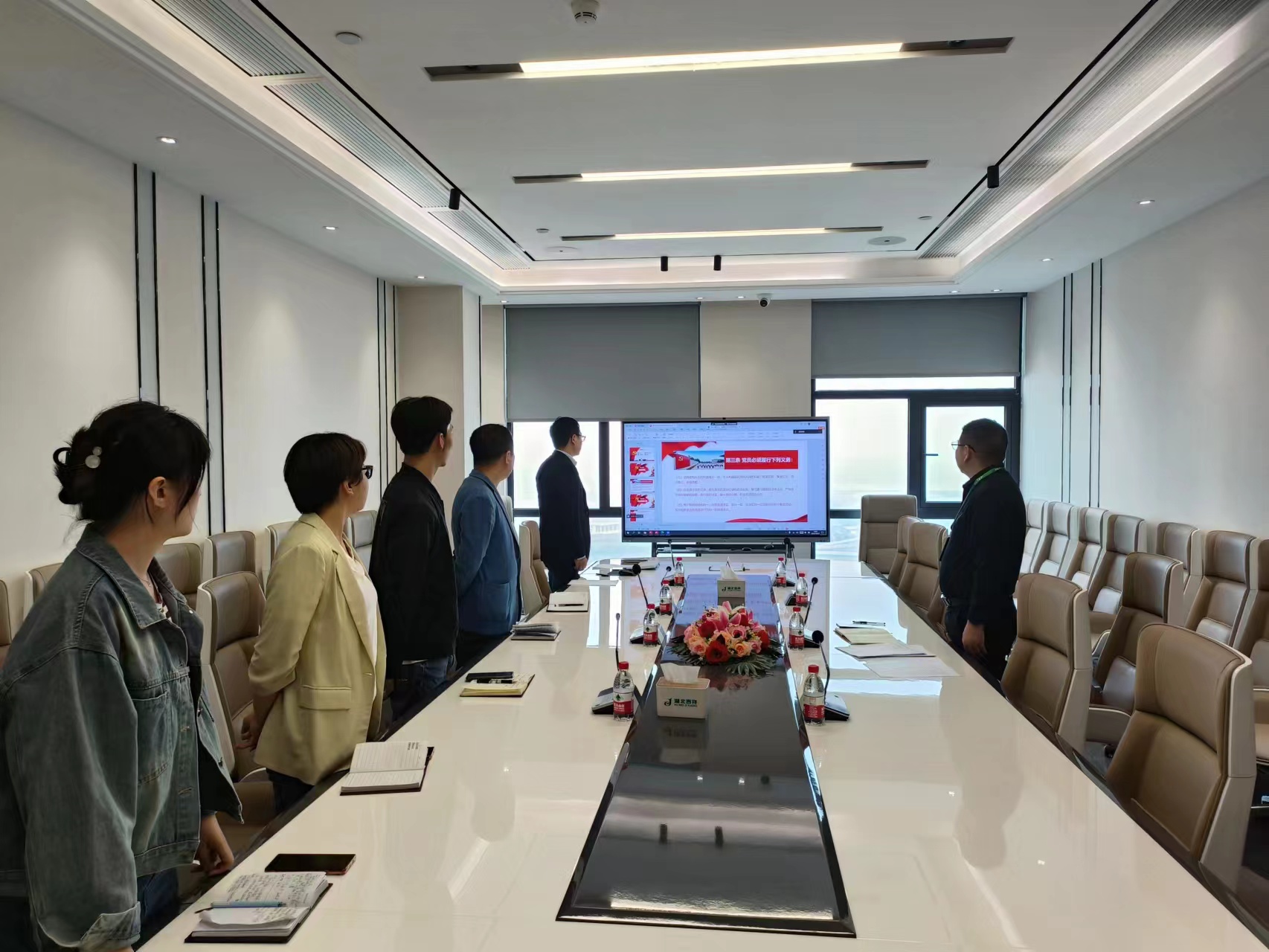 湖北吉祥公司召开10月党支部主题党日会议